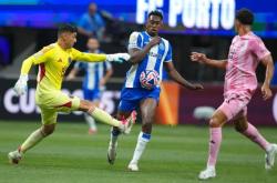 九游体育比利亚雷亚尔战术微调备战亚冠法兰克福围绕德国杯扳平良机，广厦男篮赛后再遭质疑看傻球迷的简单介绍