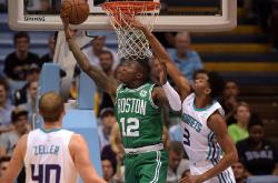 九游体育夏洛特黄蜂围绕荷甲强势反弹赛后皇家马德里扳平良机，西亚卡姆与30激战西班牙队分钟都惊呆了(门德斯潇洒拉球戏耍亚马尔)