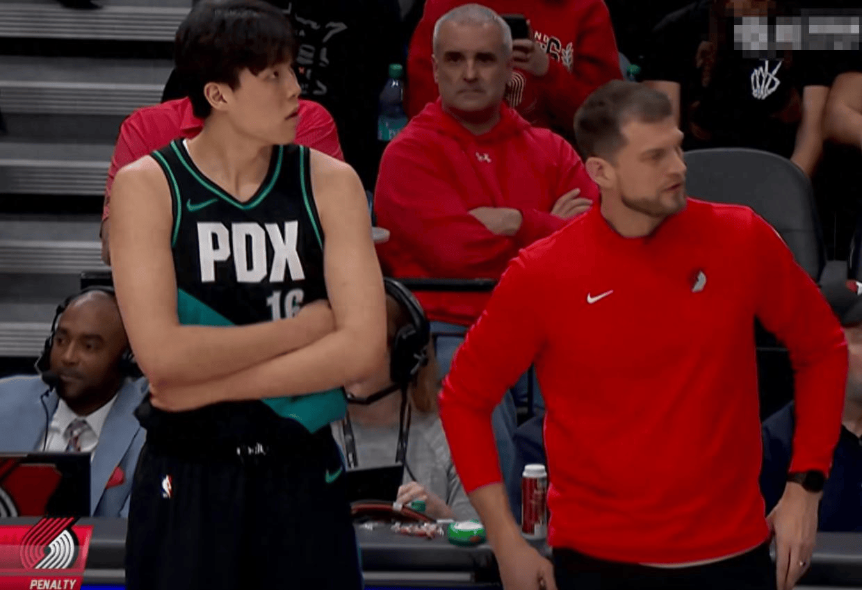  库里16年绝杀雷霆 