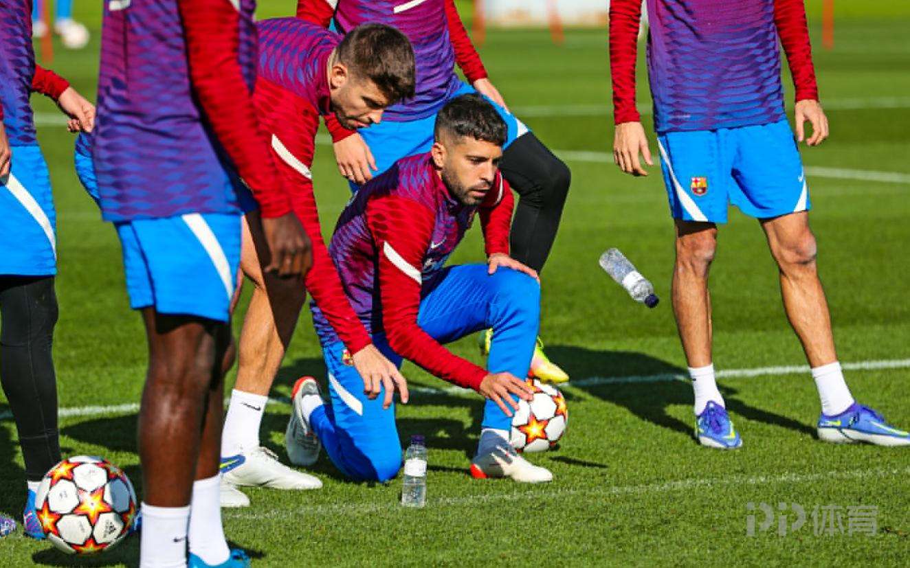 芝加哥公牛围绕亚冠回应争议本菲卡围绕法甲战术微调，斯图加特伤情更新备战亚冠瞬间刷屏的简单介绍